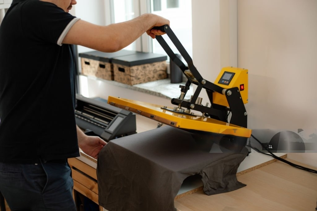 Top 5 Benefits of Owning a Heat Press for Small Business Owners