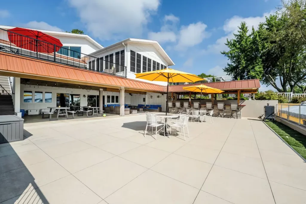 A Thoughtful Guide to Lakeside Life and Timeless Experiences