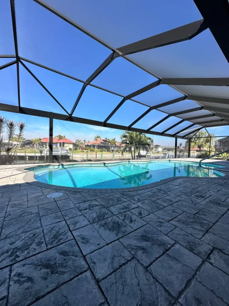 Hiring a Pool Screen Contractor 1