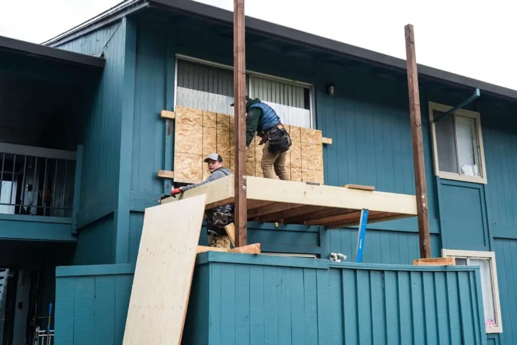 What solutions D&B uses for rain protection