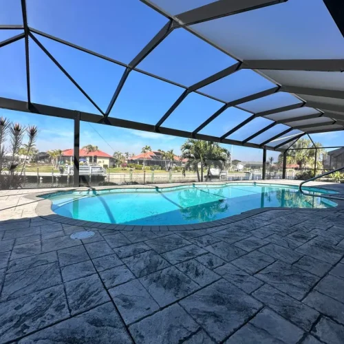 Hiring a Pool Screen Contractor 1