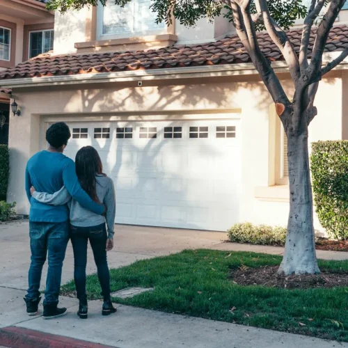 How Professional Garage Door Experts Can Save You Money, Time, and Stress