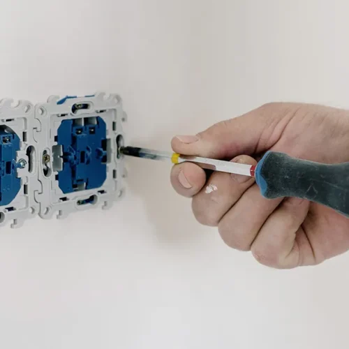 How to Choose Reliable Emergency Electricians