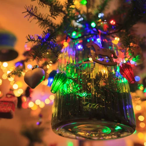 What Every HOA Should Include in a Seasonal Decorating Guide